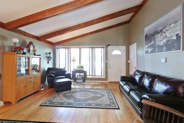 1N471 N Park Blvd - Photo 2 of 11