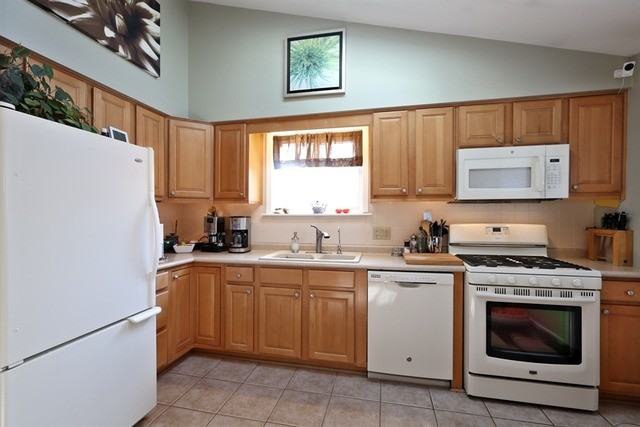 1N471 N Park Blvd - Photo 3 of 11