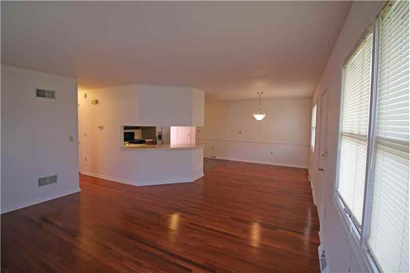 1390 Woodridge Dr - Photo 2 of 25