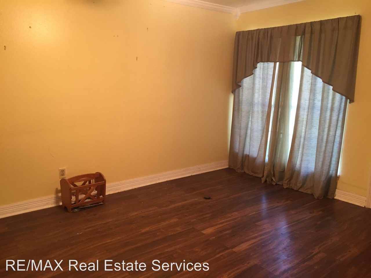 6521 Broadway Ave - Photo 2 of 12