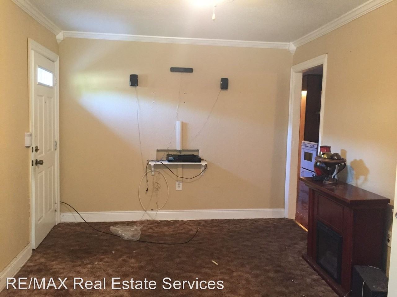 6521 Broadway Ave - Photo 3 of 12