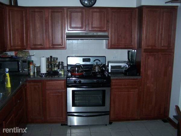 8221 Cromwell Ave - Photo 2 of 10