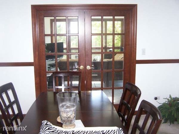 8221 Cromwell Ave - Photo 3 of 10