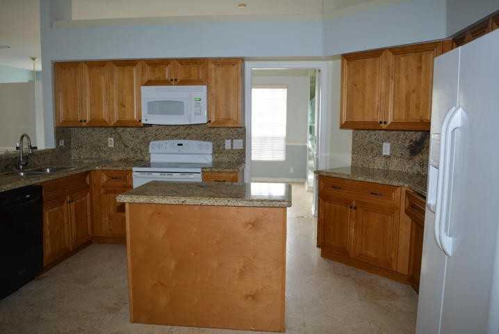 1070 Sweet Briar Place - Photo 3 of 4