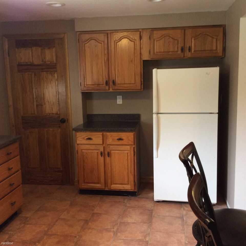 2537 Wildwood Rd - Photo 2 of 9