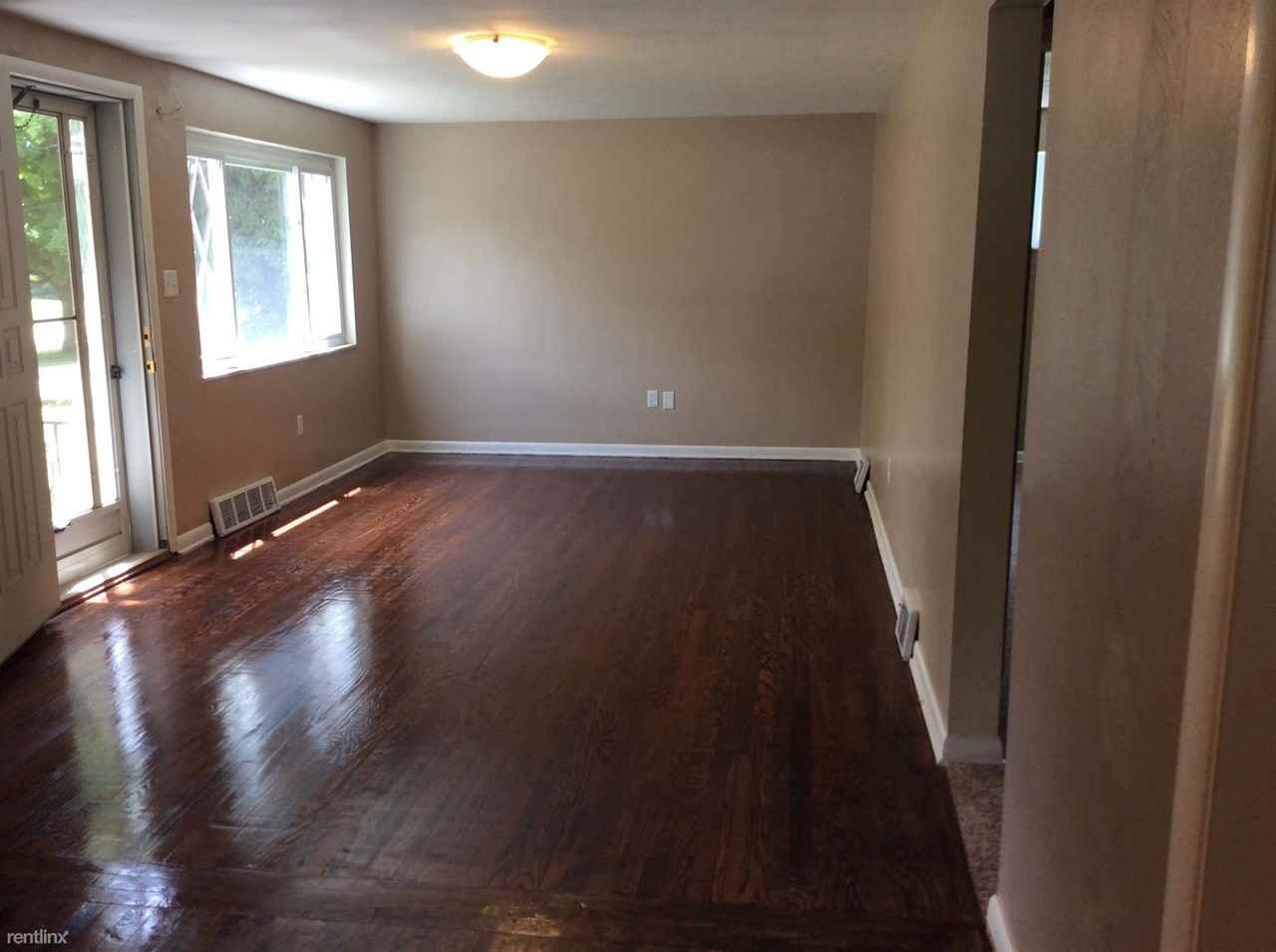 2537 Wildwood Rd - Photo 3 of 9