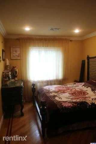 1217 E Windsor Rd - Photo 2 of 3