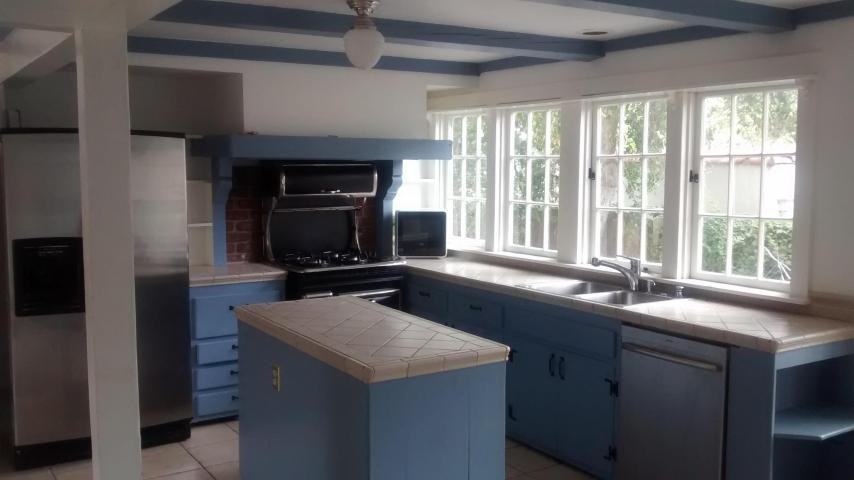 2410 State St - Photo 3 of 6