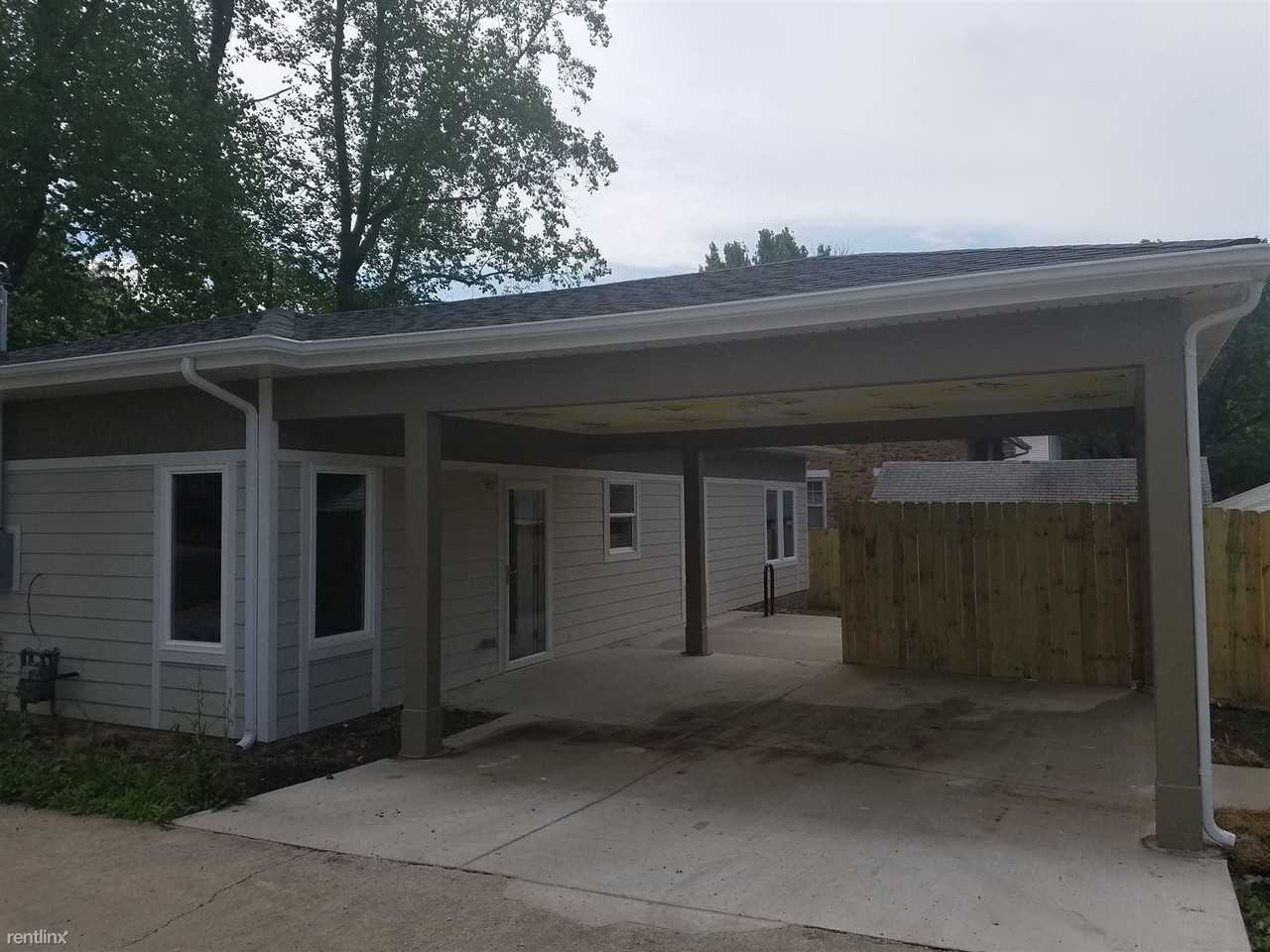 406 N Catherine St - Photo 3 of 10