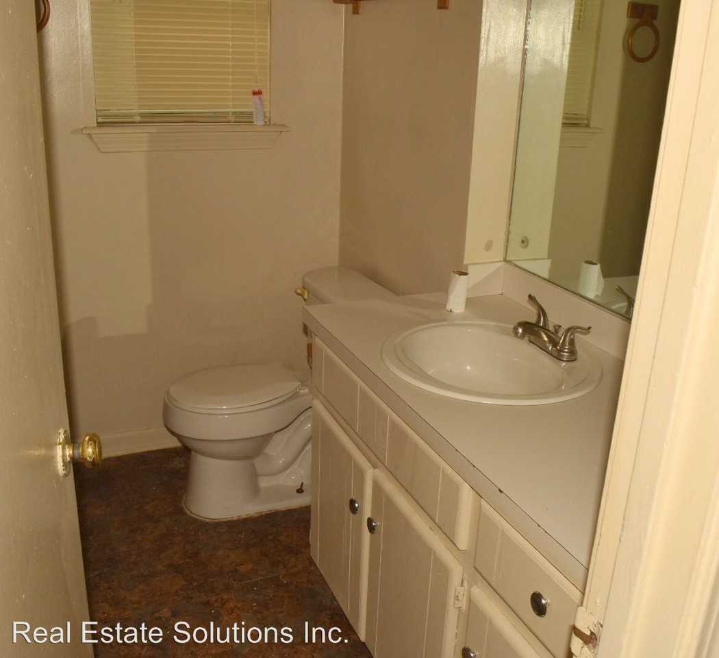 921A Glastonbury Cir - Photo 2 of 5