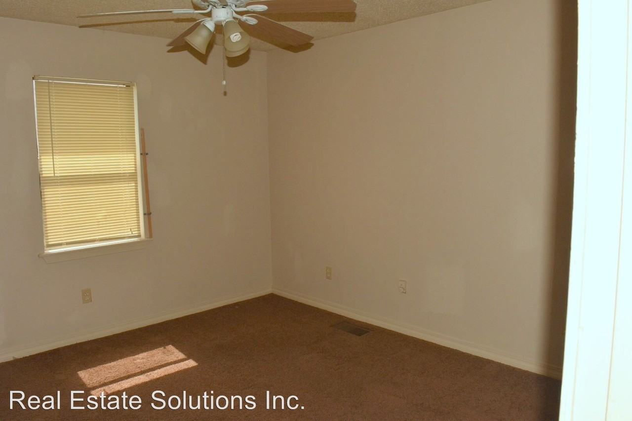 921A Glastonbury Cir - Photo 3 of 5