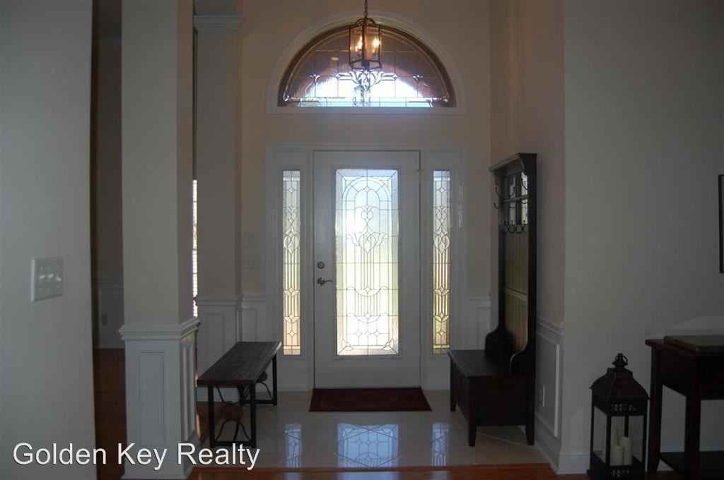 105 Arbor Ln - Photo 2 of 24