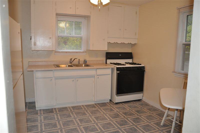 134 Hutchinson St - Photo 3 of 10