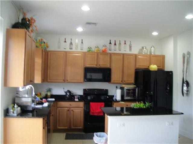 655 NE 193rd St - Photo 2 of 8