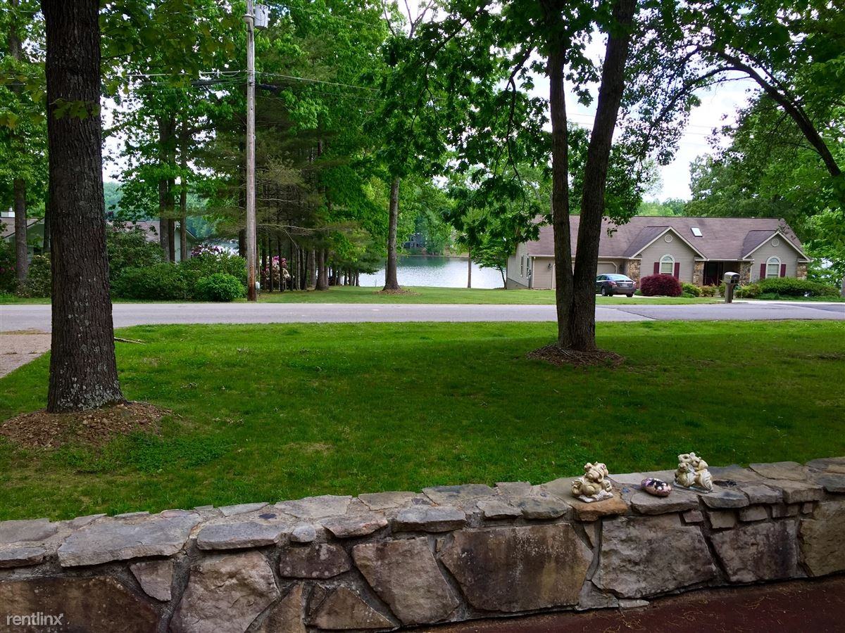 105 Canterbury Dr - Photo 3 of 52