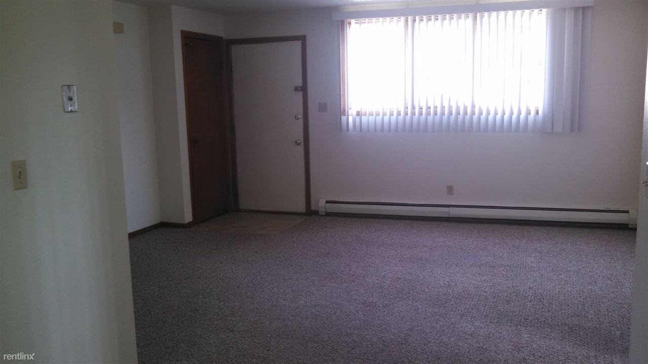 301 S 1st St - Photo 2 of 3