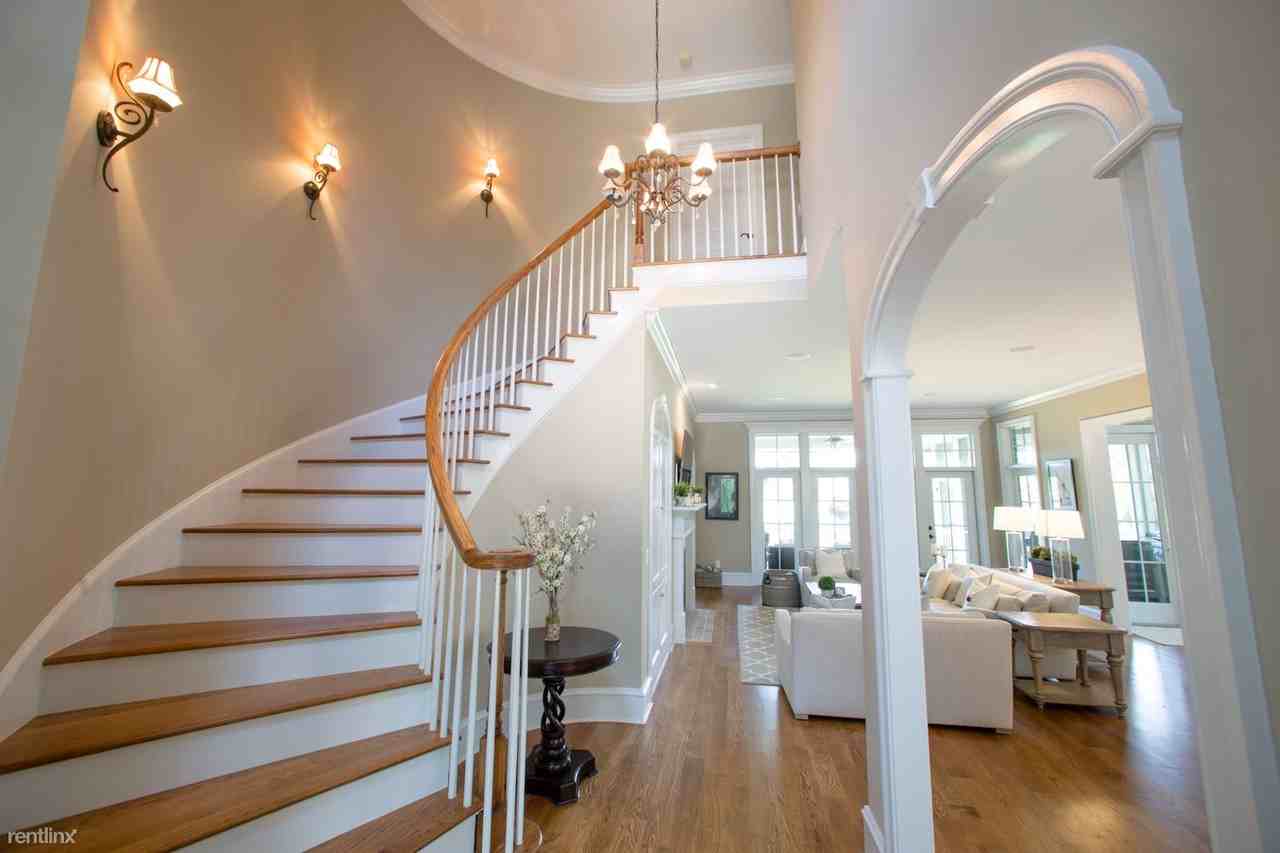 1625 S Moorings Dr - Photo 3 of 28
