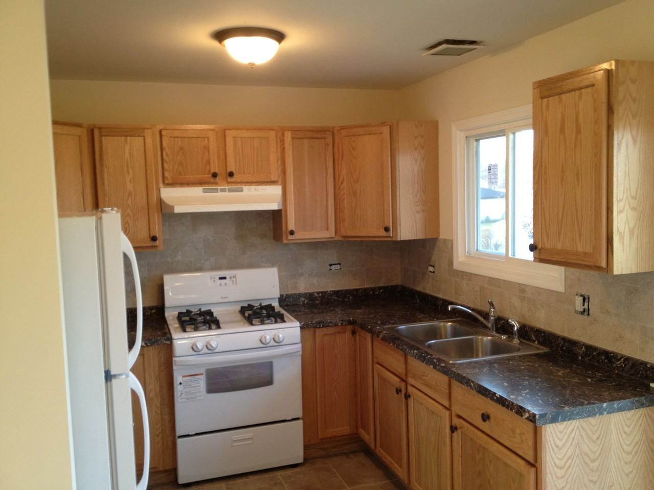 17720 Sarah Ln - Photo 3 of 11