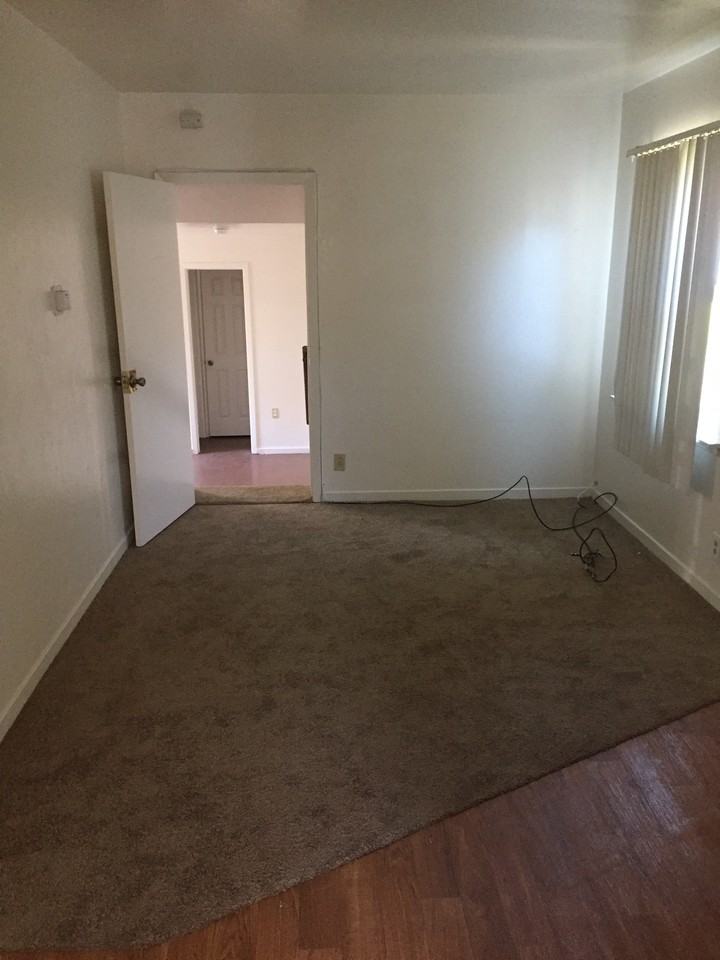 8515 Bancroft Ave - Photo 2 of 10
