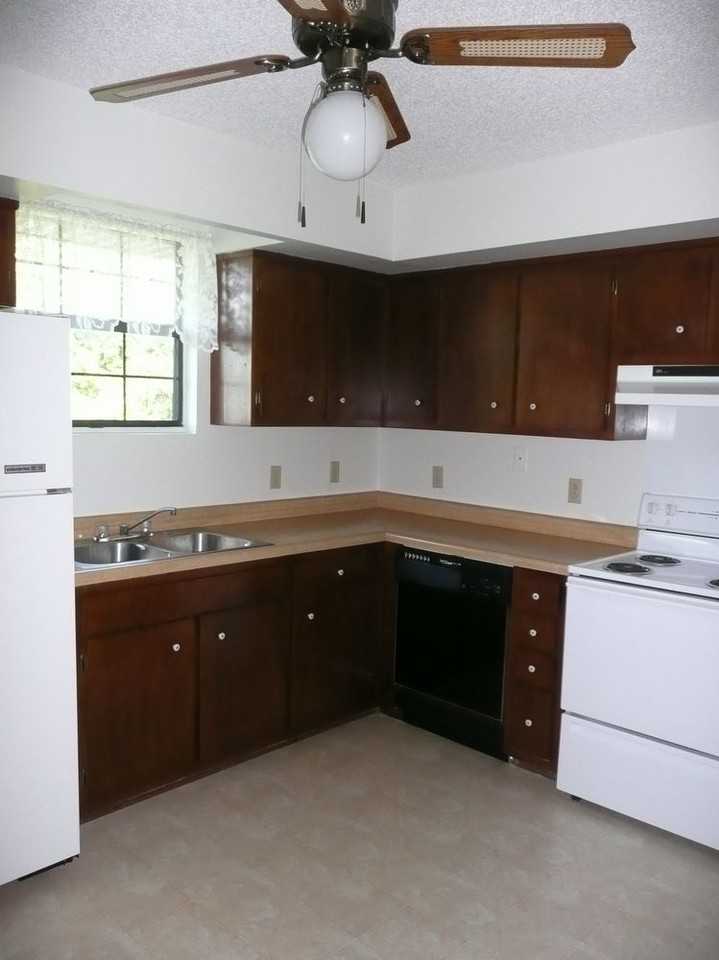 4778 Trenton Dr - Photo 3 of 6