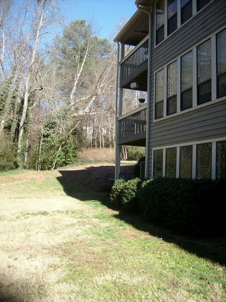 527 Warm Springs Cir - Photo 2 of 10