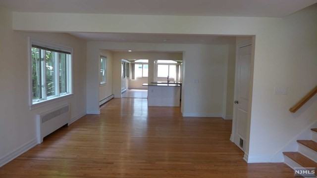 42 Irving Ave - Photo 3 of 10