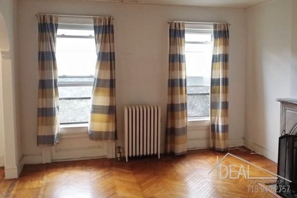 Fulton St & S Elliott Place