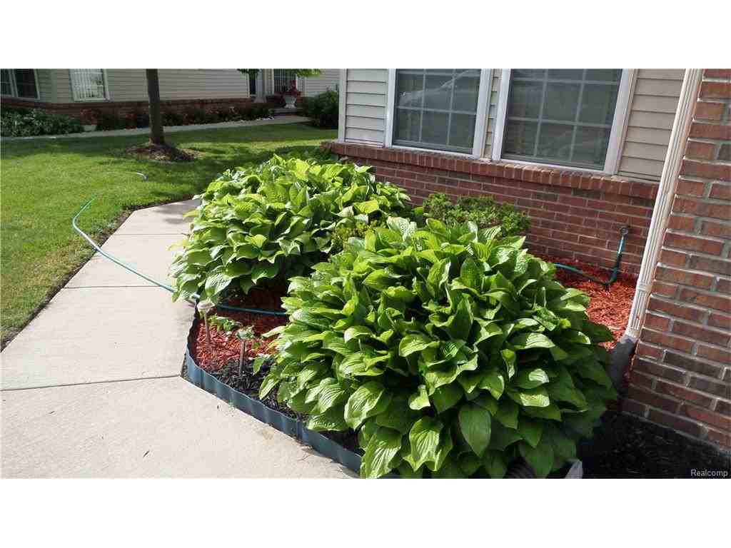 17415 Gateway Cir - Photo 2 of 44