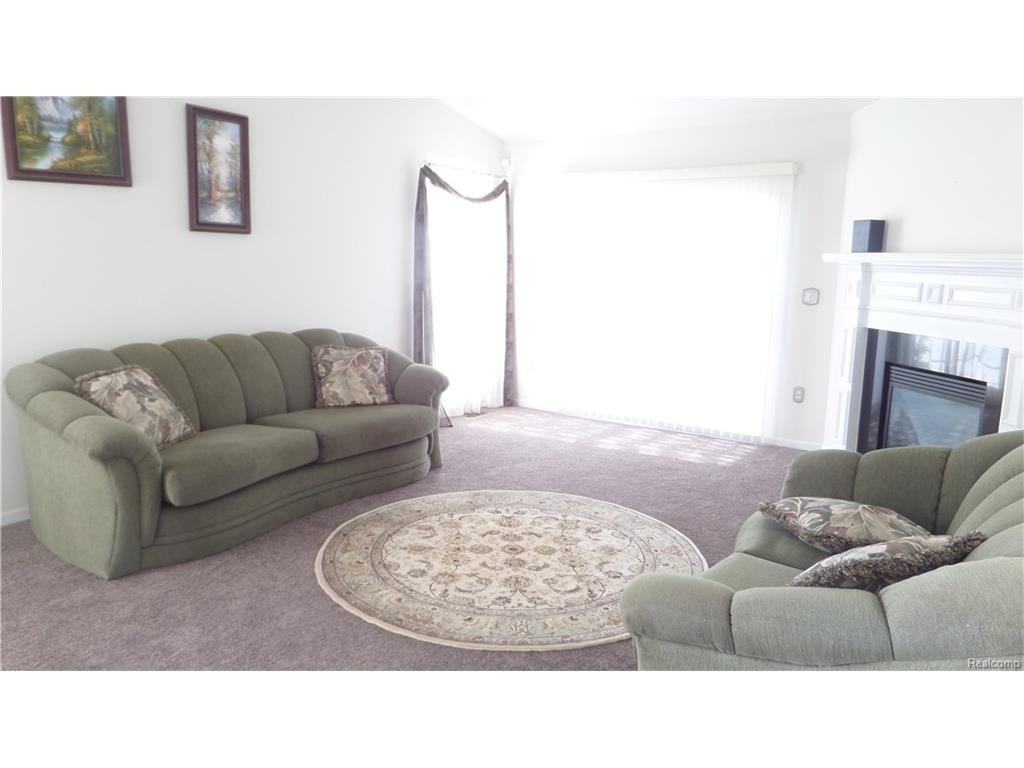 17415 Gateway Cir - Photo 3 of 44