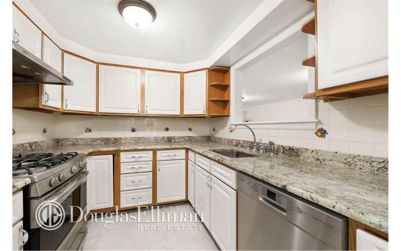 West 22nd St & Ninth