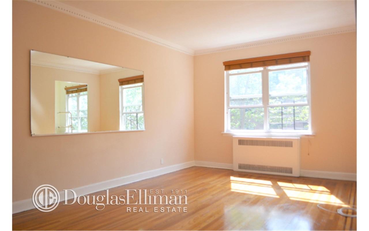 38-5 52nd St 3 - Photo 3 of 10