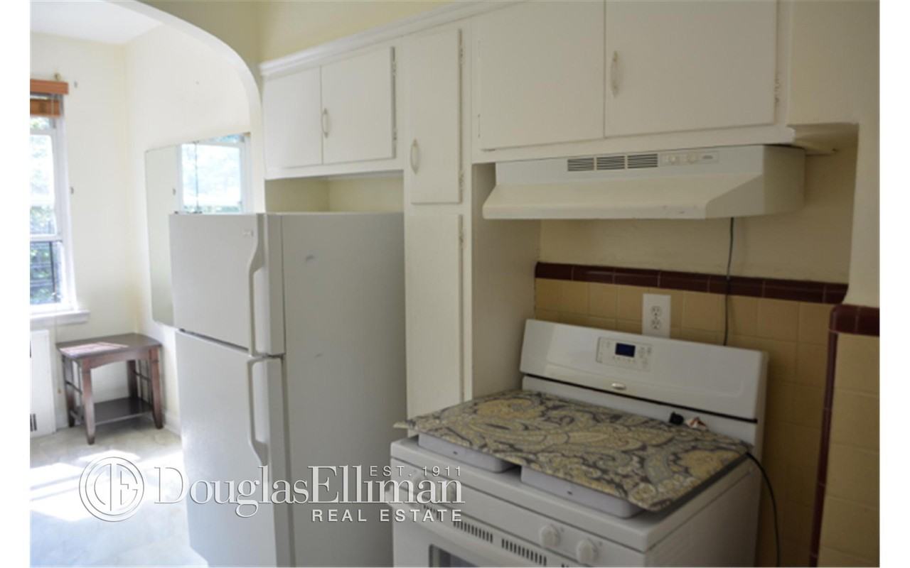 38-5 52nd St 3 - Photo 2 of 10