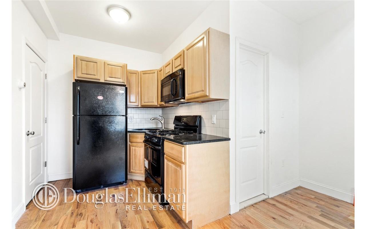 395 Van Brunt St #1R - Photo 2 of 4