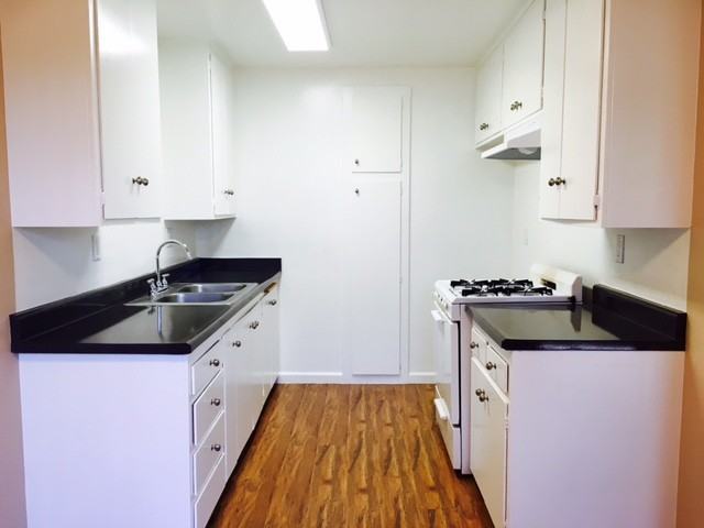 Palm Court Apartments - Photo 5 of 10