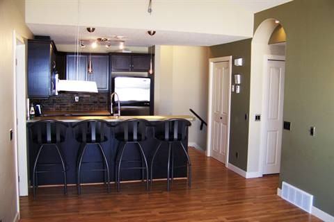 2565 Hanna Crescent NW - Photo 2 of 8