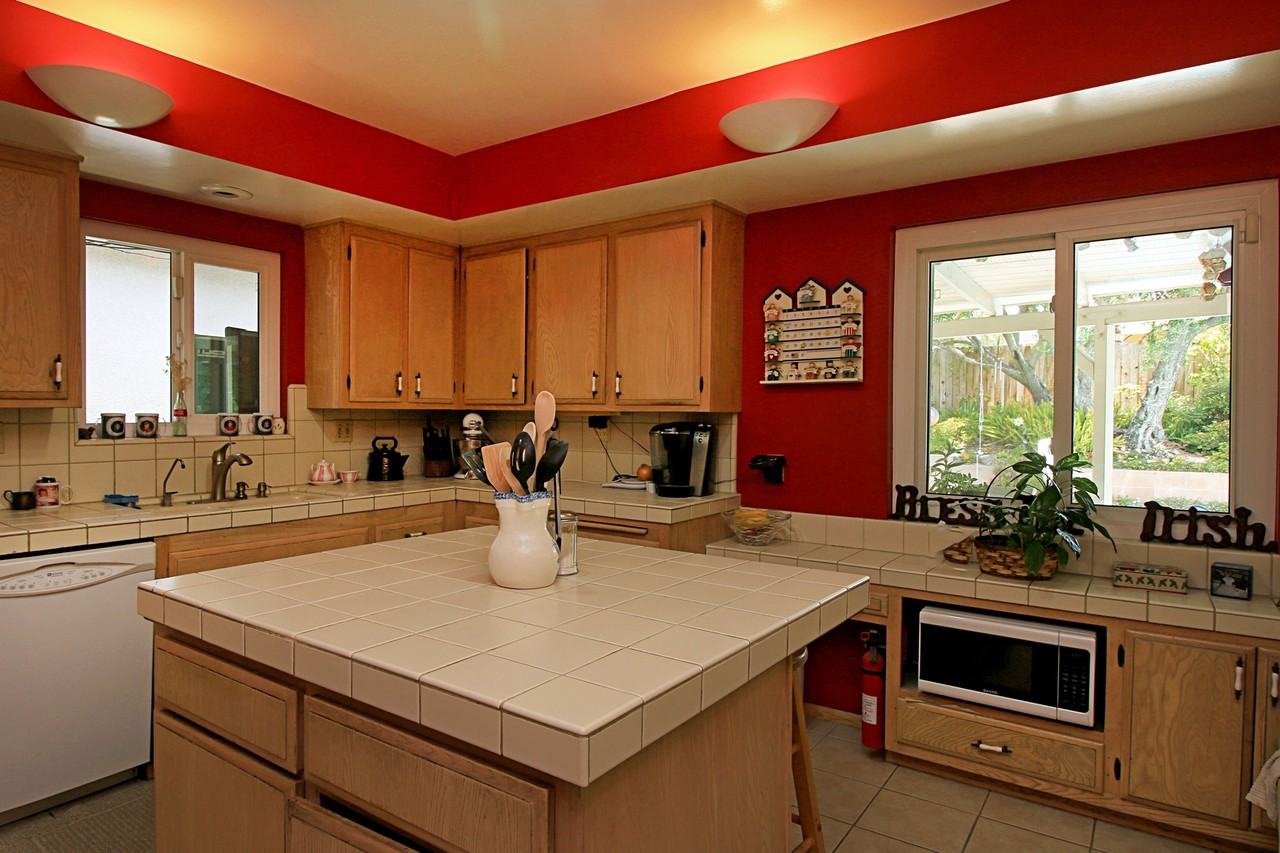 1562 Whittier Ave - Photo 3 of 14