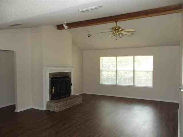 311 W Groves St - Photo 2 of 14