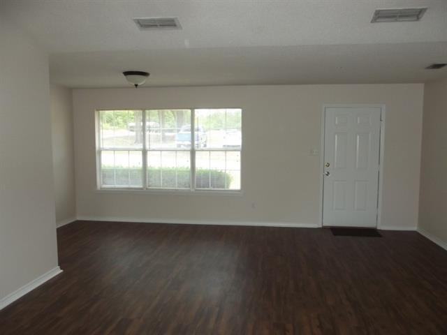 311 W Groves St - Photo 3 of 14