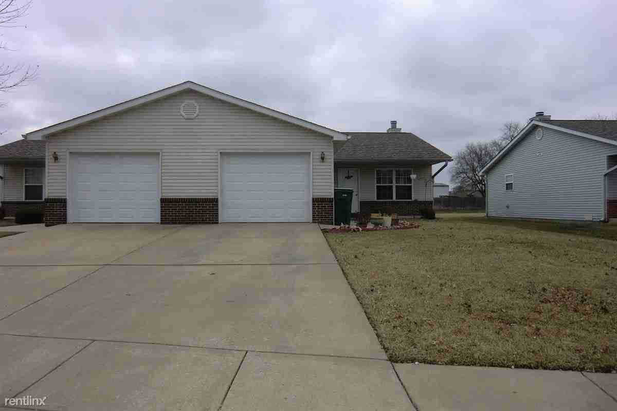 Autumn Pine Duplexes - Photo 2 of 14