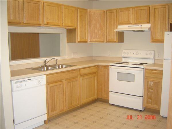 Island City Apartments - Photo 2 of 6