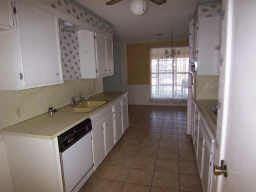 105 Lawrence Cir - Photo 3 of 8