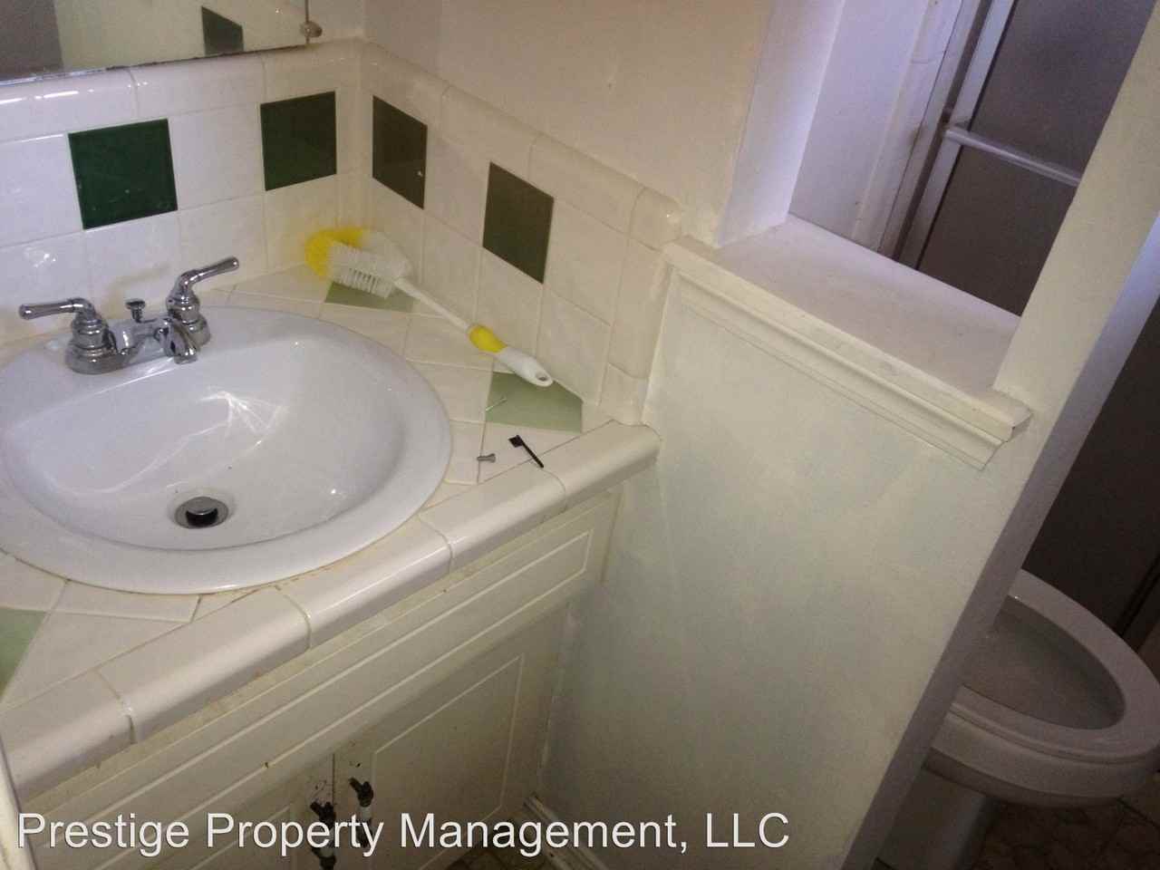 4917 NW 18th St - Photo 3 of 22