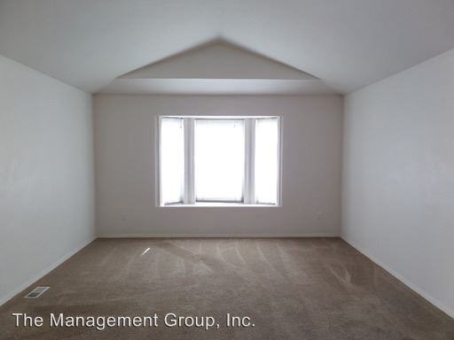 212 SE 169th Ave - Photo 2 of 17