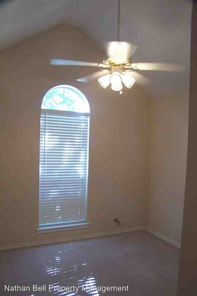 370 Willow Cove - Photo 3 of 5