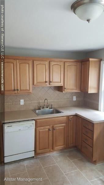 4047 W 166th St - Photo 2 of 7