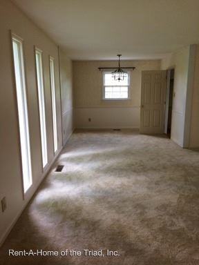 604 Thornberry Dr - Photo 3 of 10