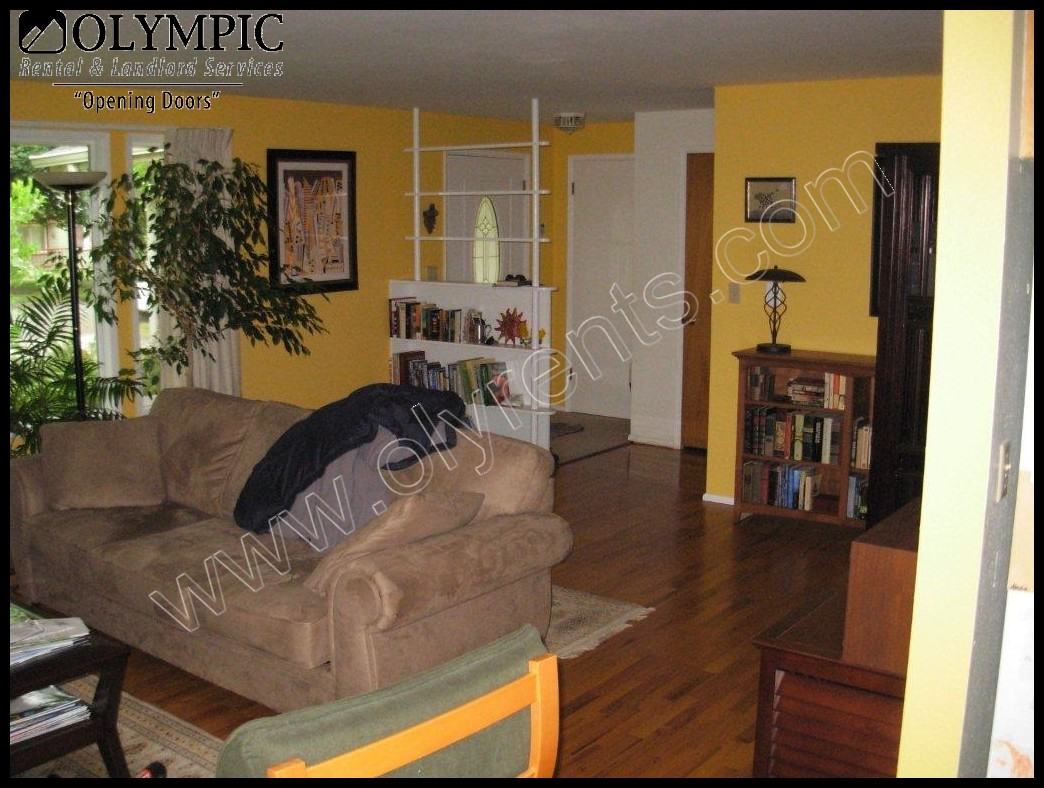 1909 Prospect Ave NE - Photo 3 of 14