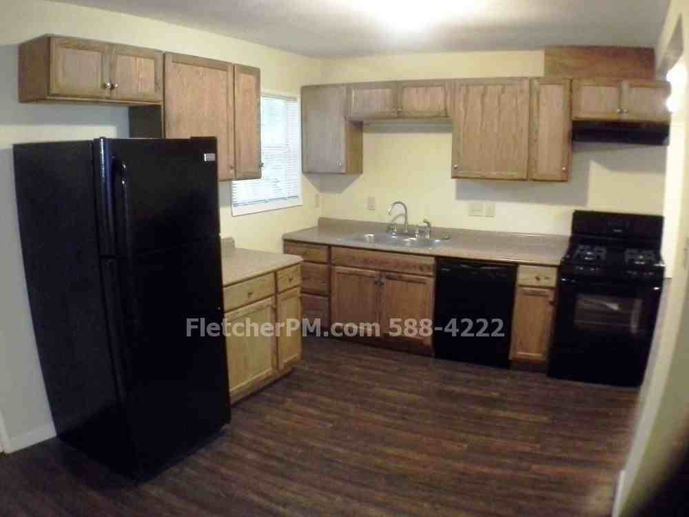 6705 Tracy Ave - Photo 3 of 7