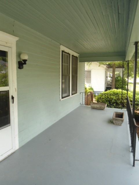 2322 Washington St - Photo 2 of 10