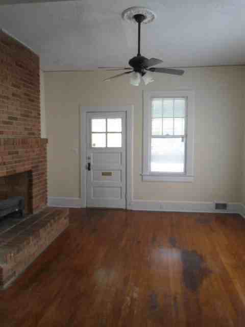 2322 Washington St - Photo 3 of 10